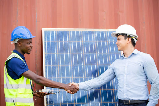 Fechando contrato de energia solar