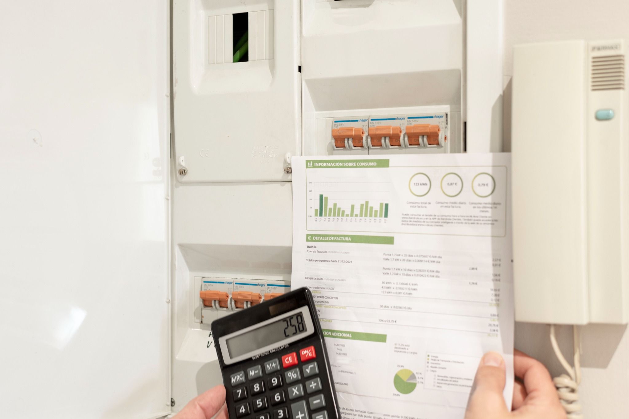 Entender como consultar os créditos de energia na Cemig é essencial para quem utiliza energia limpa por assinatura. Neste guia, explicamos onde localizar os saldos, como acessar pelos canais digitais e como acompanhar corretamente a compensação mensal.