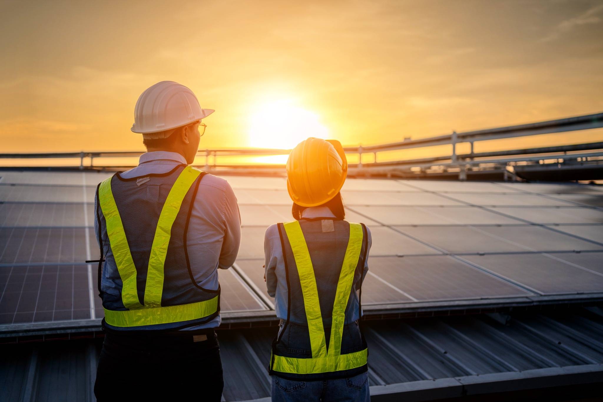 Migrar para energia solar ficou mais simples com o modelo por assinatura da ClickLivre. Neste guia, você confere os 7 passos para acessar energia limpa sem obras, entender a compensação de créditos e começar a economizar na conta de luz com praticidade e transparência.